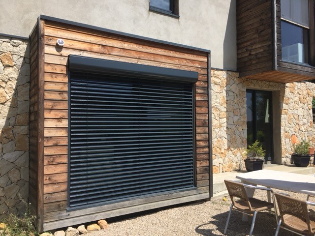 Brise-Soleil Orientable : Une solution moderne pour les résidents de Roquefort-Les-Pins, VILLENEUVE-LOUBET, et Grasse